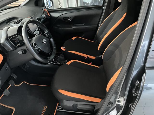 Toyota AYGO 1.0 VVT-i x-JBL | Apple Carplay | Dealeronderhouden | Climate Control |