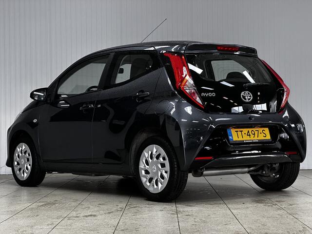 Toyota AYGO 1.0 VVT-i x-play/ Camera/ NAVI!/ Airco/ C.V. Afstand/ Elek. pakket/ Isofix/ Bluetooth/ Multi. LEDER. Stuur/ LED Dagrijverl.