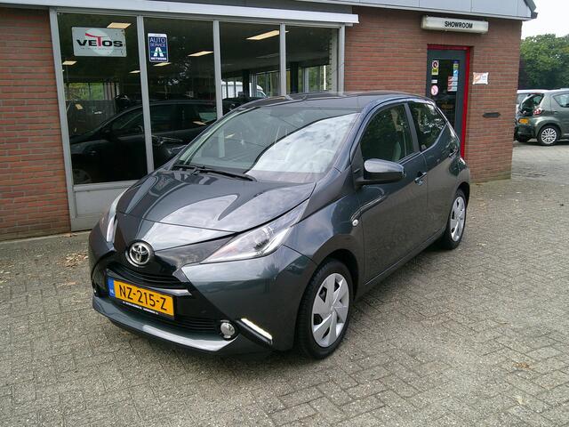 Toyota AYGO 1.0 VVT-i x-play