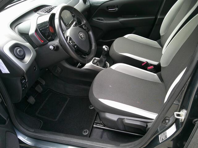 Toyota AYGO 1.0 VVT-i x-play