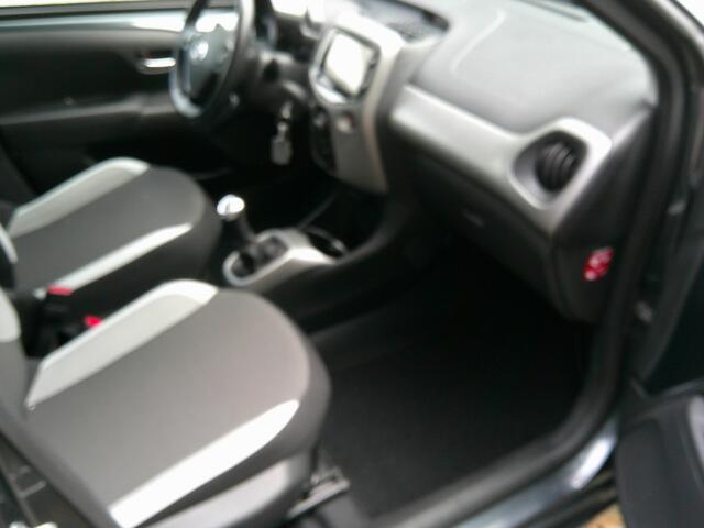 Toyota AYGO 1.0 VVT-i x-play