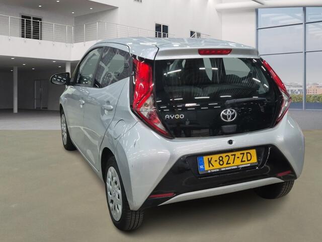 Toyota AYGO 1.0 VVT-i x-play AUT! Camera! Carplay! VERWACHT!!