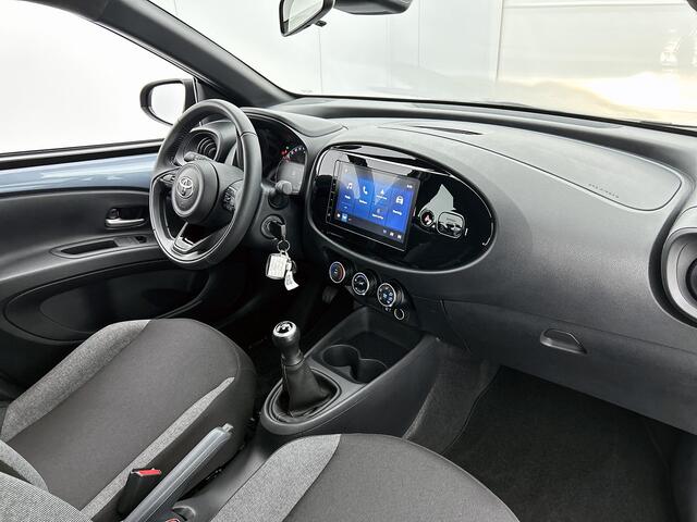 Toyota AYGO X 1.0 VVT-i MT Play | CarPlay/Android Auto | Camera | Metallic lak |