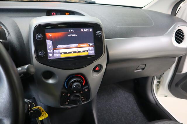 Toyota AYGO 1.0 VVT-i x-play | Carplay | 4 nw.AllSeasons | jaarbeurt | led