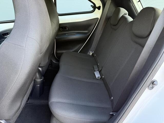 Toyota AYGO X 1.0 VVT-i MT Play / Eerste Eigenaar / Dealer Onderhouden / Navigatie via Apple Carplay & Android Auto / Achteruitrij Camera / Cruise /