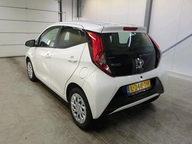 Toyota AYGO 1.0 VVT-i x-play AUT! 1e Eig! Camera! Carplay! VERWACHT!
