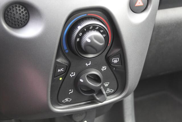 Toyota AYGO 1.0 VVT-i x-play | Rijklaar | Apple/Android | Airco | Camera | DAB | El.Pakket | Dealer onderhouden