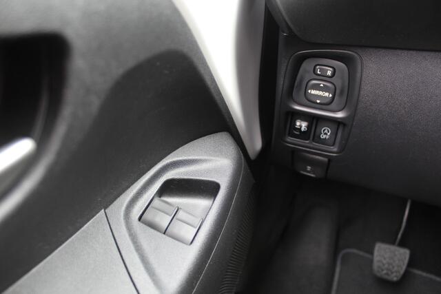 Toyota AYGO 1.0 VVT-i x-play | Rijklaar | Apple/Android | Airco | Camera | DAB | El.Pakket | Dealer onderhouden