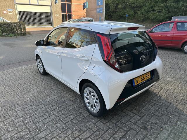 Toyota AYGO 1.0 VVT-i Automaat x-play All-in Prijs Cruise/Carplay/Airco/Camera