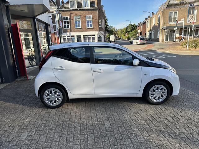 Toyota AYGO 1.0 VVT-i Automaat x-play All-in Prijs Cruise/Carplay/Airco/Camera