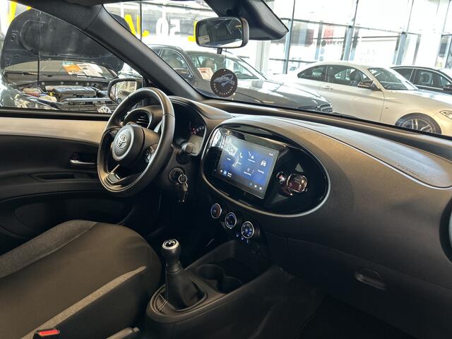 Toyota AYGO X 1.0 VVT-i MT Play | Achteruitrijcamera | Cruise control | Lane assist | Climate control | Apple carplay | Stoelverwarming