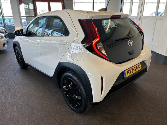 Toyota AYGO X 1.0 VVT-i MT Play | Achteruitrijcamera | Cruise control | Lane assist | Climate control | Apple carplay | Stoelverwarming