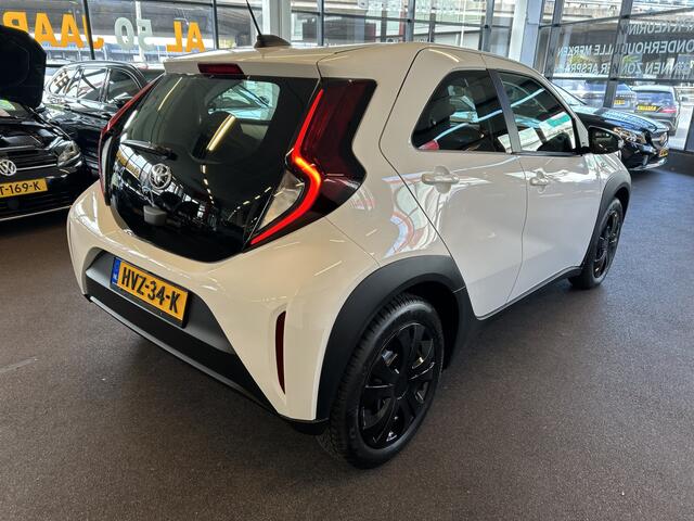 Toyota AYGO X 1.0 VVT-i MT Play | Achteruitrijcamera | Cruise control | Lane assist | Climate control | Apple carplay | Stoelverwarming