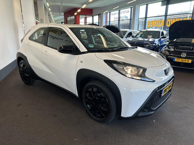 Toyota AYGO X 1.0 VVT-i MT Play | Achteruitrijcamera | Cruise control | Lane assist | Climate control | Apple carplay | Stoelverwarming