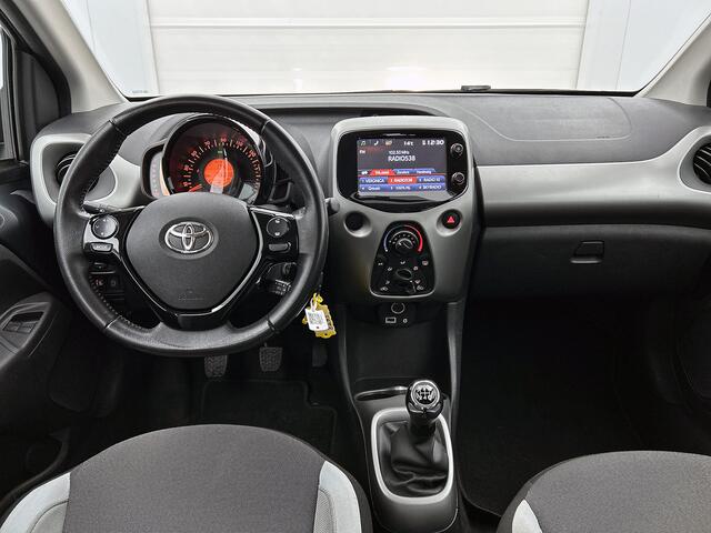 Toyota AYGO 1.0 VVT-i x-play | Navigatie | Airco | Metallic Lak | Dealer Onderhouden |