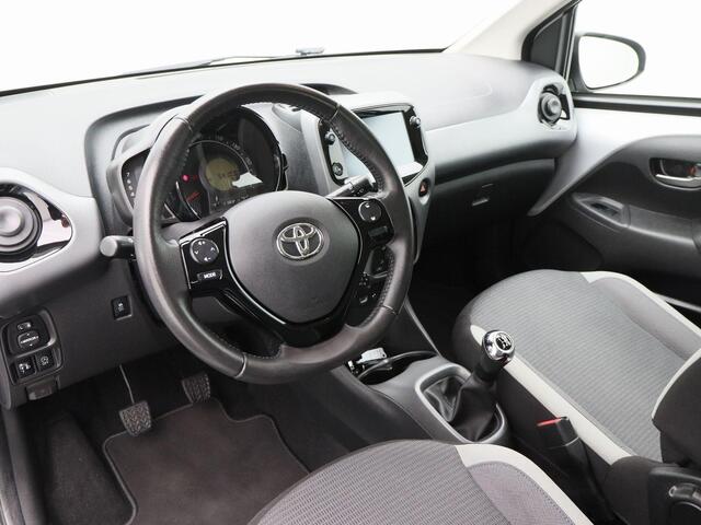 Toyota AYGO 1.0 VVT-i x-play | Carplay | Camera | Airco | 15 Inch | 54.101 Km!