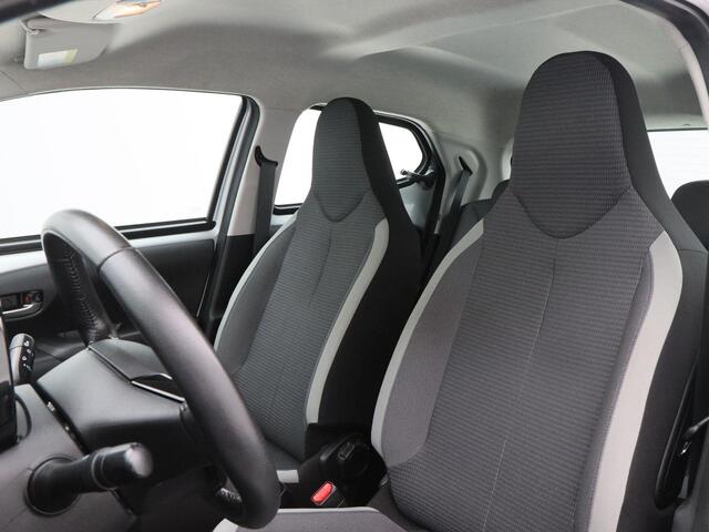 Toyota AYGO 1.0 VVT-i x-play | Carplay | Camera | Airco | 15 Inch | 54.101 Km!