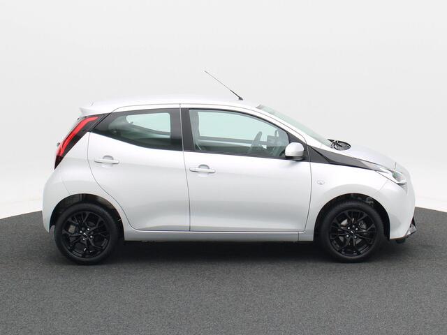 Toyota AYGO 1.0 VVT-i x-play | Carplay | Camera | Airco | 15 Inch | 54.101 Km!