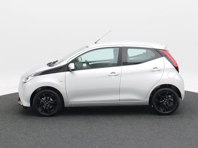 Toyota AYGO 1.0 VVT-i x-play | Carplay | Camera | Airco | 15 Inch | 54.101 Km!