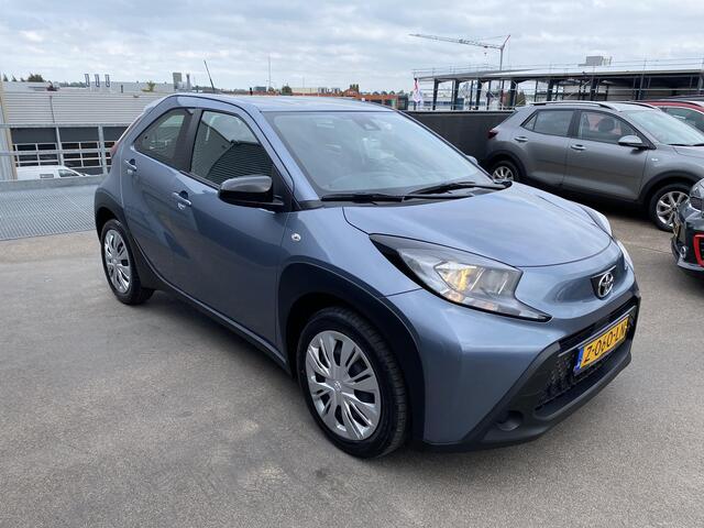 Toyota AYGO X 1.0 VVT-i MT Play Navigatie Apple CarPlay/Android Auto, adaptieve cruise control, achteruitrij camera, NL auto!