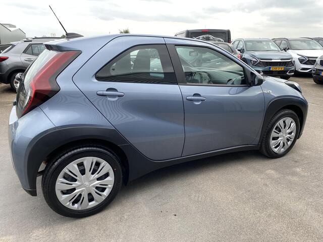 Toyota AYGO X 1.0 VVT-i MT Play Navigatie Apple CarPlay/Android Auto, adaptieve cruise control, achteruitrij camera, NL auto!