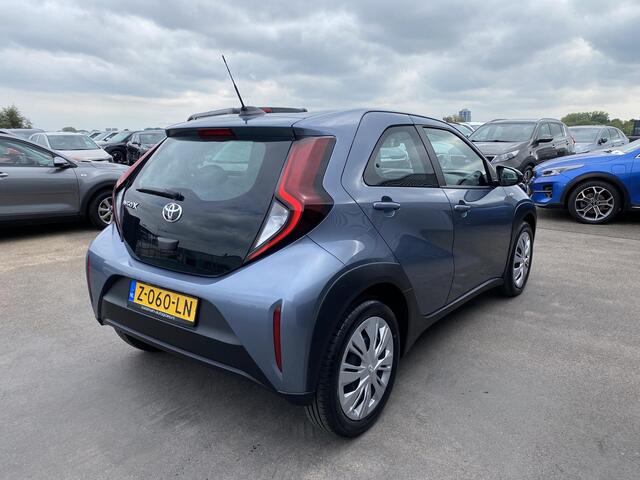 Toyota AYGO X 1.0 VVT-i MT Play Navigatie Apple CarPlay/Android Auto, adaptieve cruise control, achteruitrij camera, NL auto!