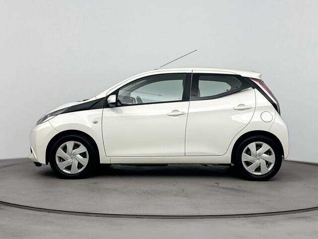 Toyota AYGO 1.0 VVT-i x-play Navi | Parkeercamera | Fietsendragerbeugel | Mistlampen | Airco |