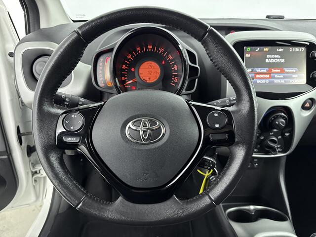 Toyota AYGO 1.0 VVT-i x-play Navi | Parkeercamera | Fietsendragerbeugel | Mistlampen | Airco |
