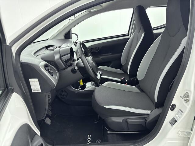 Toyota AYGO 1.0 VVT-i x-play Navi | Parkeercamera | Fietsendragerbeugel | Mistlampen | Airco |