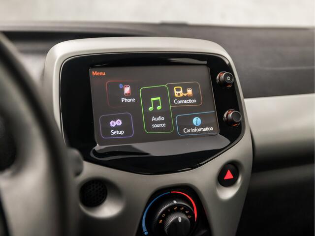 Toyota AYGO 1.0 VVT-i X-play (APPLE CARPLAY, SCHERM, AIRCO, 5 DEURS, RADIO, ELEK PAKKET, NIEUWE APK, NIEUWSTAAT)