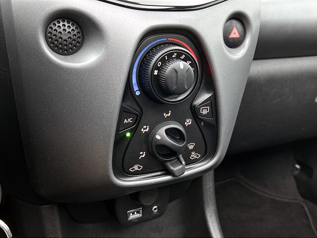 Toyota AYGO 1.0 VVT-i x-play Cabrio | 1e Eigenaar | Dealer Onderhouden | BTW | Apple Carplay / Android Auto | Airco |