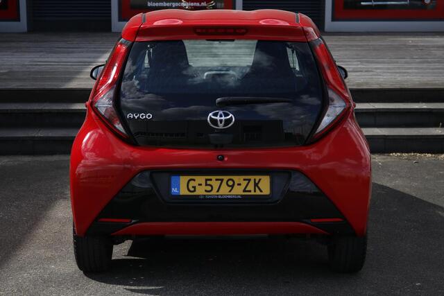 Toyota AYGO 1.0 VVT-i x-play limited