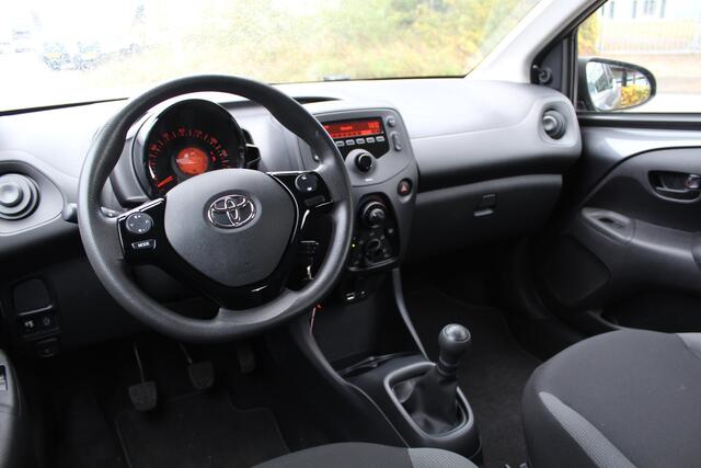 Toyota AYGO 1.0 VVT-i x-Fun 5-Deurs | Rijklaar | 4700km NAP! | Airco | El.Pakket | Dealer onderhouden | NL-auto | All-season