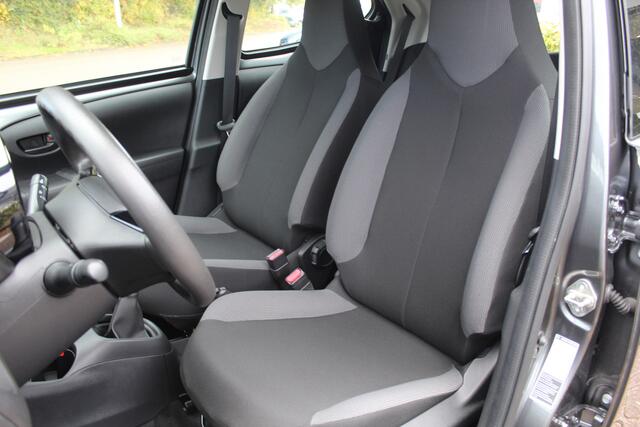 Toyota AYGO 1.0 VVT-i x-Fun 5-Deurs | Rijklaar | 4700km NAP! | Airco | El.Pakket | Dealer onderhouden | NL-auto | All-season