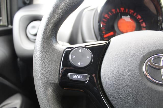 Toyota AYGO 1.0 VVT-i x-Fun 5-Deurs | Rijklaar | 4700km NAP! | Airco | El.Pakket | Dealer onderhouden | NL-auto | All-season