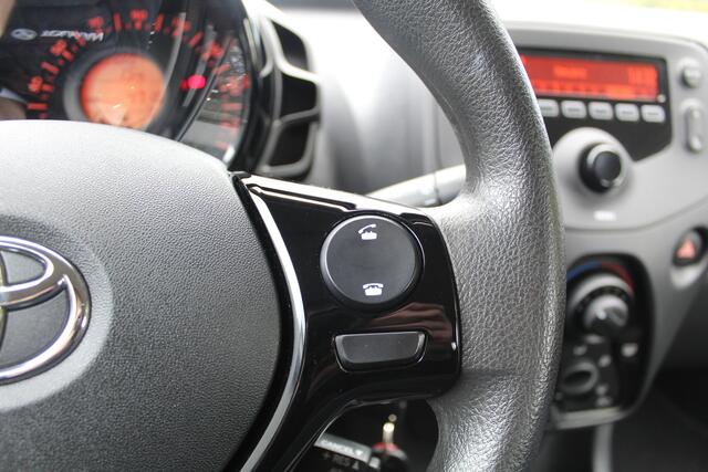 Toyota AYGO 1.0 VVT-i x-Fun 5-Deurs | Rijklaar | 4700km NAP! | Airco | El.Pakket | Dealer onderhouden | NL-auto | All-season