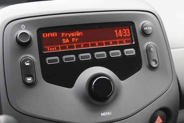 Toyota AYGO 1.0 VVT-i x-Fun 5-Deurs | Rijklaar | 4700km NAP! | Airco | El.Pakket | Dealer onderhouden | NL-auto | All-season
