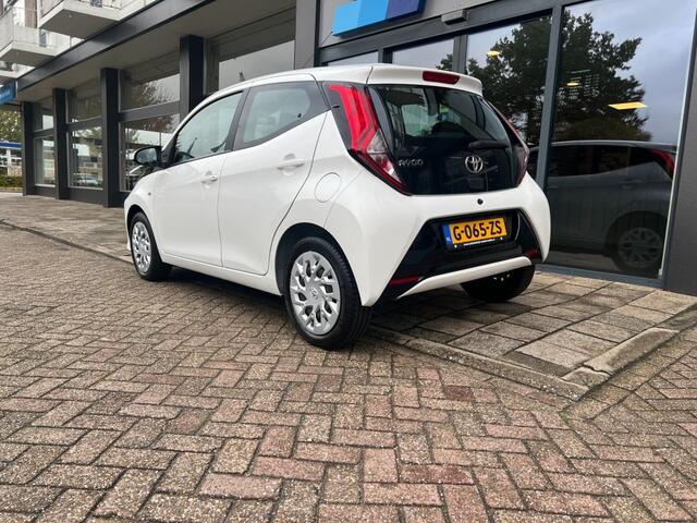 Toyota AYGO 1.0 VVT-I X-PLAY