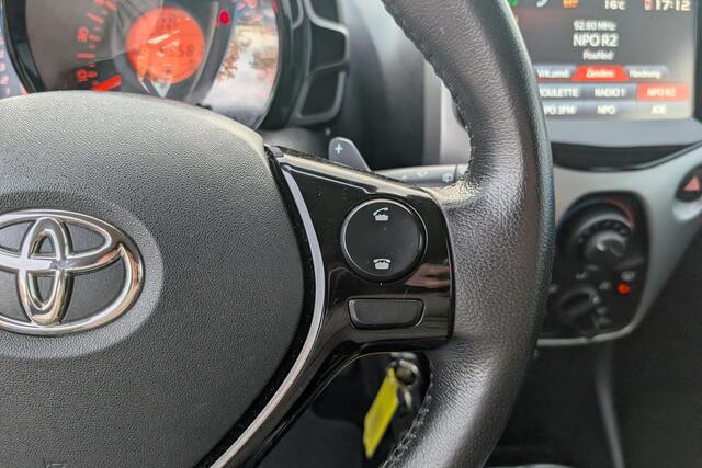 Toyota AYGO 1.0 VVT-i x-play |x-nav|x-shift|Fietsendr beugel|NL auto en geheel onderhouden door Kooijman