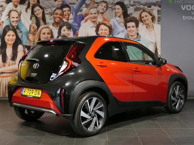 Toyota AYGO X 1.0 VVT-i MT Limited *Camera & sensoren v+a* - Draadloze telefoonlader, bluetooth, LMV 18", half leder/stof bekleding