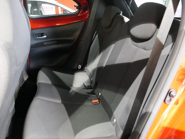 Toyota AYGO X 1.0 VVT-i MT Limited *Camera & sensoren v+a* - Draadloze telefoonlader, bluetooth, LMV 18", half leder/stof bekleding