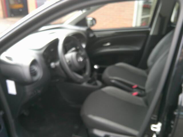 Toyota AYGO X 1.0 VVT-i MT Play
