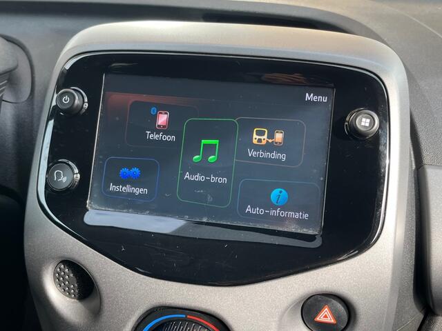 Toyota AYGO 1.0 VVT-I X-FIRST 5-DEURS CARPLAY/LMV/LED/CAMERA/NL-AUTO/1E EIG.