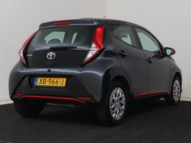Toyota AYGO 1.0 VVT-i x-play | Achteruitrijcamera | Dealer onderhouden |