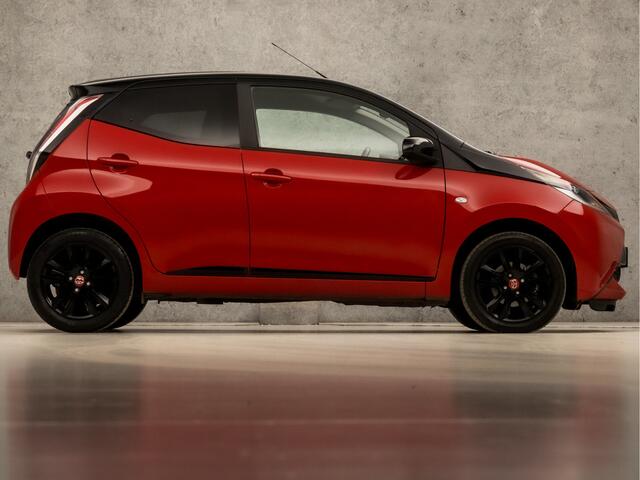 Toyota AYGO 1.0 VVT-i x-cite Sport Automaat (APPLE CARPLAY, CRUISE, CAMERA, LM VELGEN, GETINT GLAS, SPORTSTOELEN, ELEK RAMEN, DAB+, NIEUWE APK, NIEUWSTAAT)