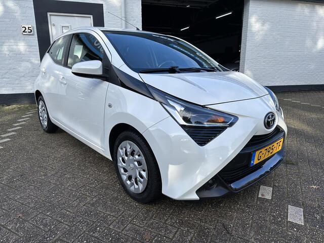 Toyota AYGO 1.0 VVT-i x-play limited /Airco/camera/Nieuwe apk bij aflevering