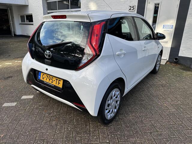 Toyota AYGO 1.0 VVT-i x-play limited /Airco/camera/Nieuwe apk bij aflevering
