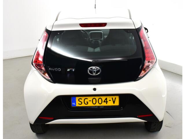 Toyota AYGO 1.0 VVT-i x-nav navi, start/stop, traction c, multystuur, airco,achter camera, buiten spiegels elec.