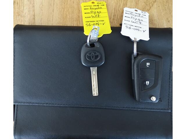 Toyota AYGO 1.0 VVT-i x-nav navi, start/stop, traction c, multystuur, airco,achter camera, buiten spiegels elec.