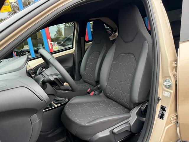 Toyota AYGO 1.0 Automaat JBL Navi Carplay Camera Led Airco(ECC)